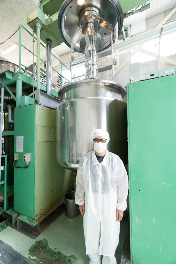 真空乳化装置のこの大きさ！